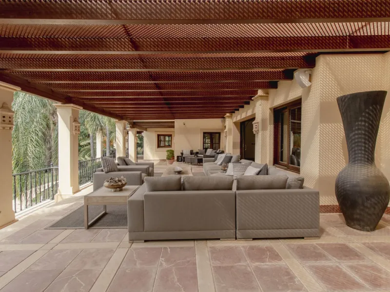 House - Detached Villa в продаже в Benahavís, Málaga. В доме 4 спален и 5 ванных комнат. Площадь дома 1096 м². Площадь участка 3452 м²