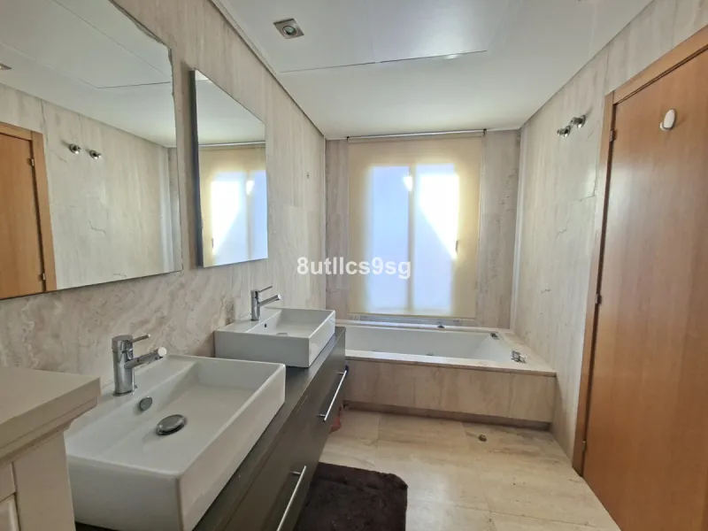 House - Townhouse в продаже в Manilva, Málaga. В доме 2 спален и 3 ванных комнат. Площадь дома 210 м²