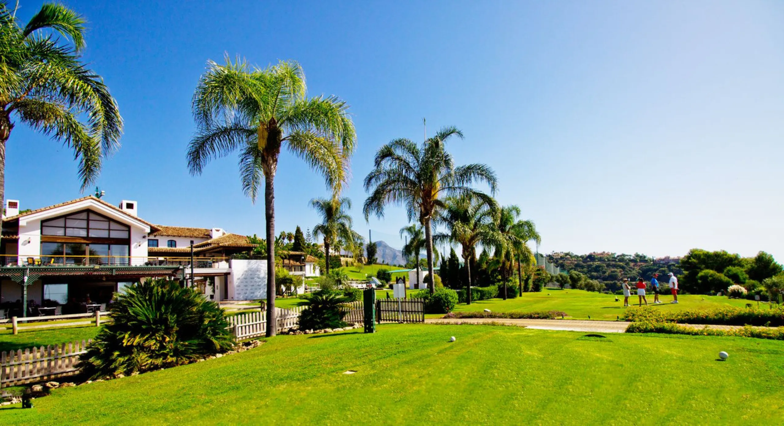 An opportunity to buy and build on one of the best FRONTLINE and last plots available in Los Arqueros Golf and Country Club.
