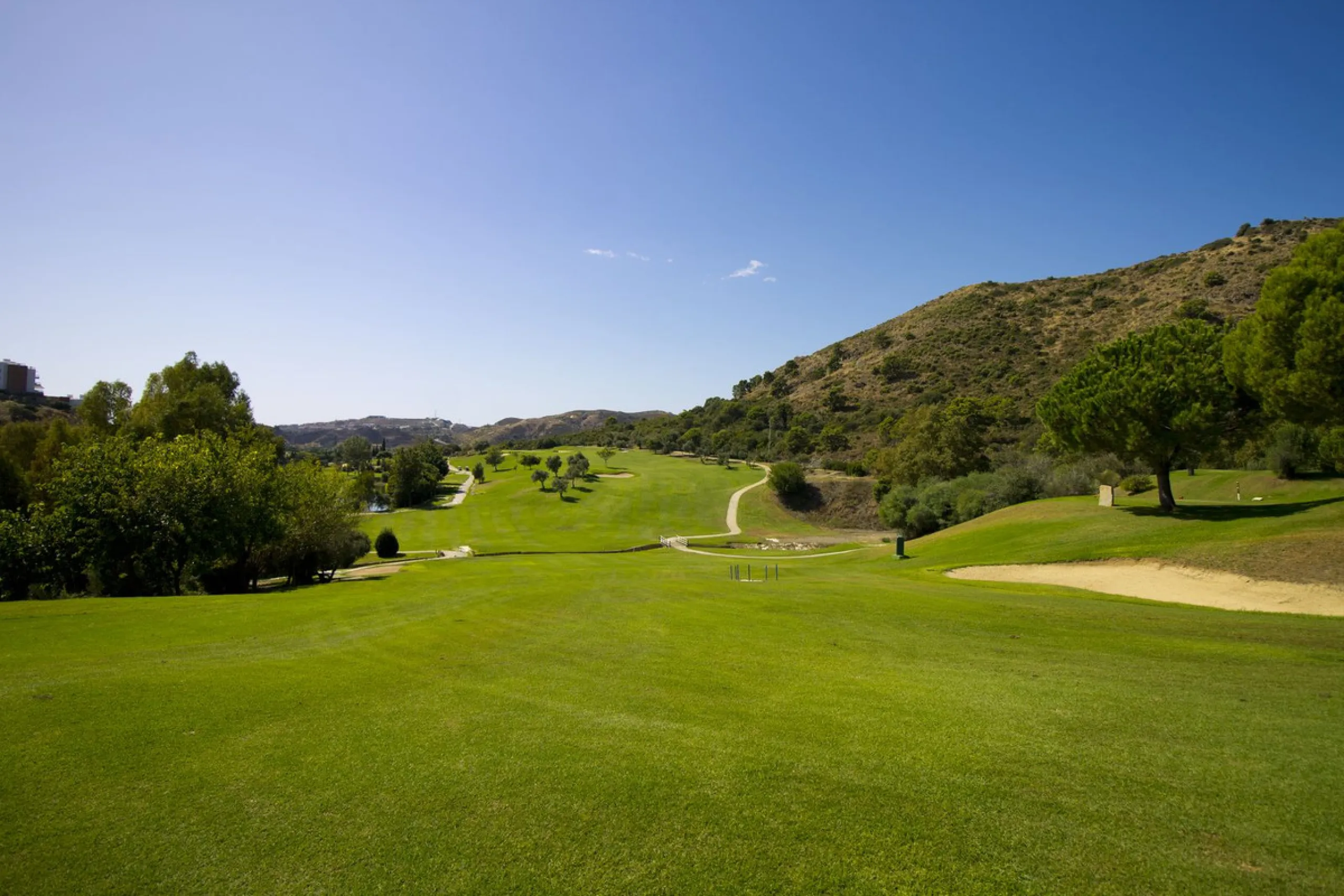 An opportunity to buy and build on one of the best FRONTLINE and last plots available in Los Arqueros Golf and Country Club.