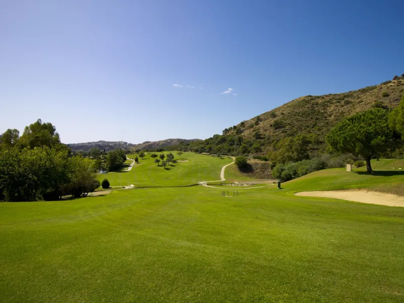 An opportunity to buy and build on one of the best FRONTLINE and last plots available in Los Arqueros Golf and Country Club.