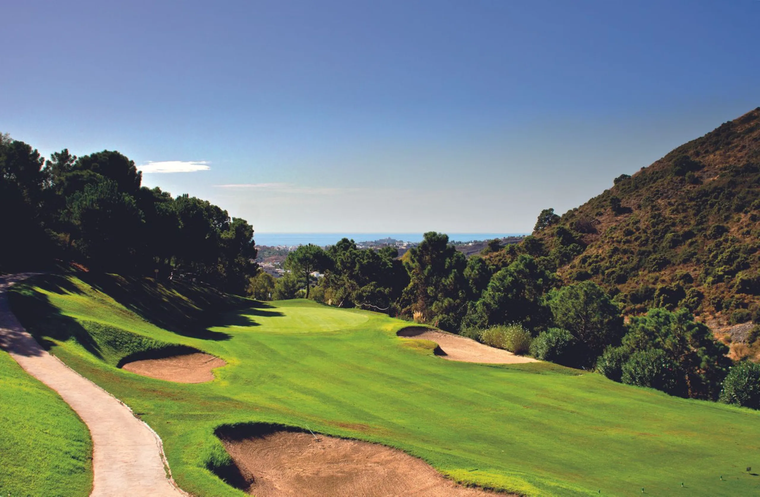 An opportunity to buy and build on one of the best FRONTLINE and last plots available in Los Arqueros Golf and Country Club.