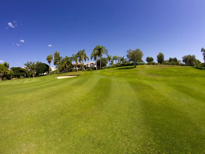 An opportunity to buy and build on one of the best FRONTLINE and last plots available in Los Arqueros Golf and Country Club.