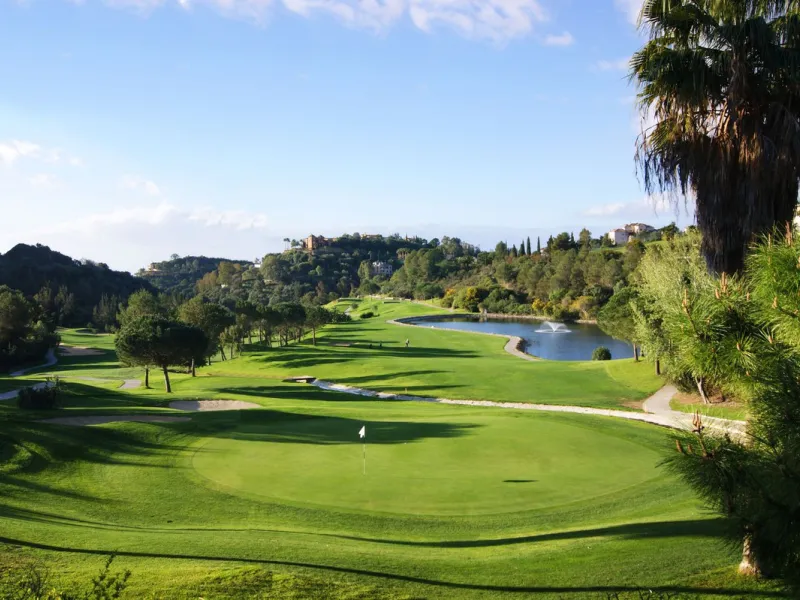An opportunity to buy and build on one of the best FRONTLINE and last plots available in Los Arqueros Golf and Country Club.