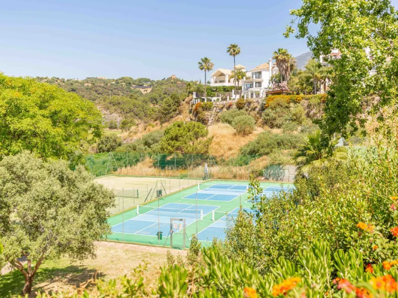 An opportunity to buy and build on one of the best FRONTLINE and last plots available in Los Arqueros Golf and Country Club.