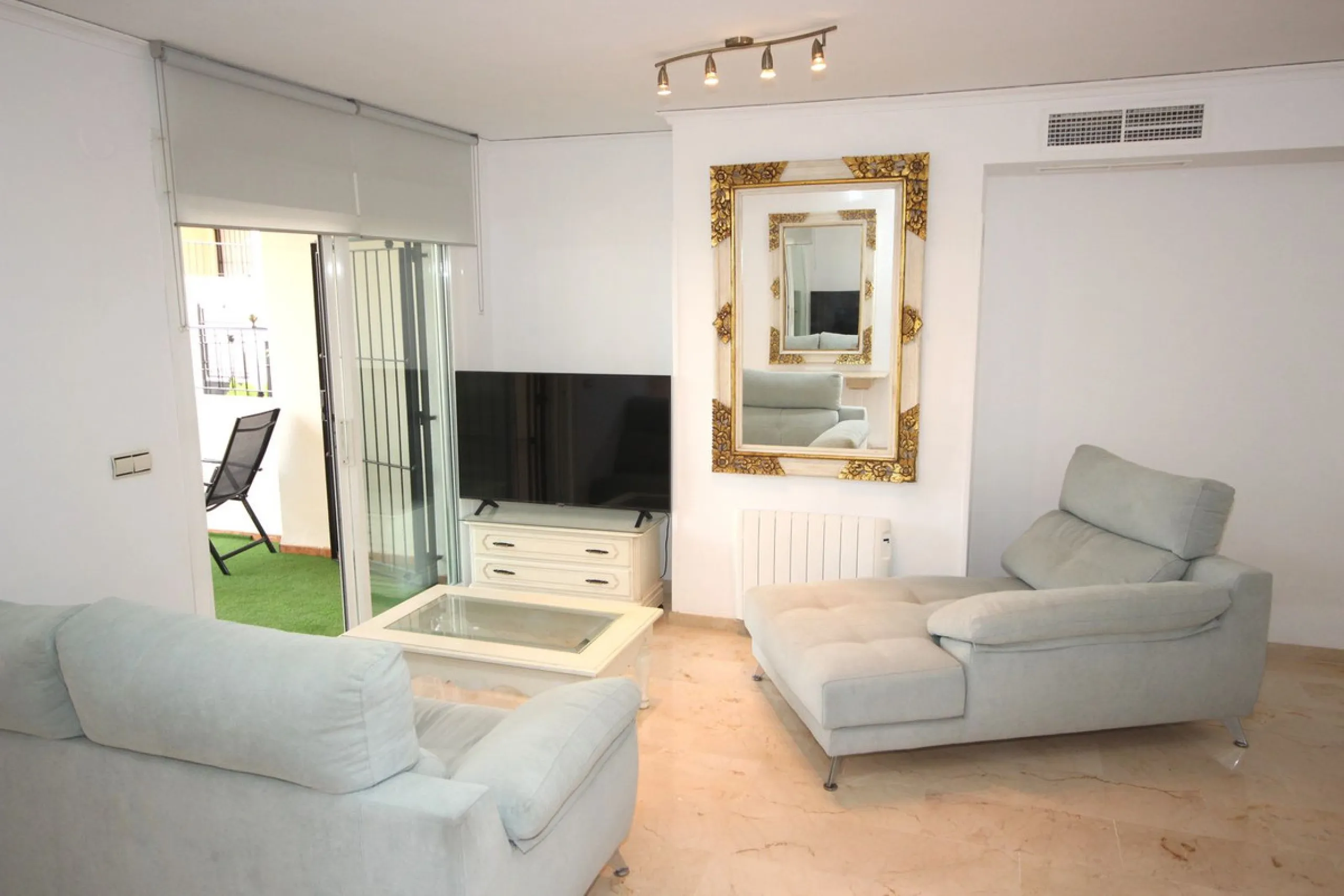 House - Townhouse в продаже в Marbella, Málaga. В доме 3 спален и 3 ванных комнат. Площадь дома 219 м²