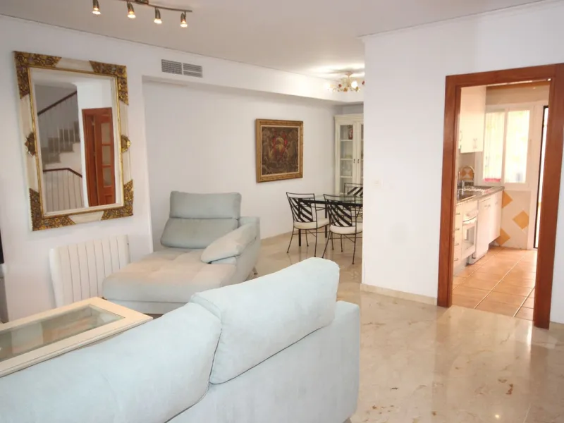 House - Townhouse в продаже в Marbella, Málaga. В доме 3 спален и 3 ванных комнат. Площадь дома 219 м²