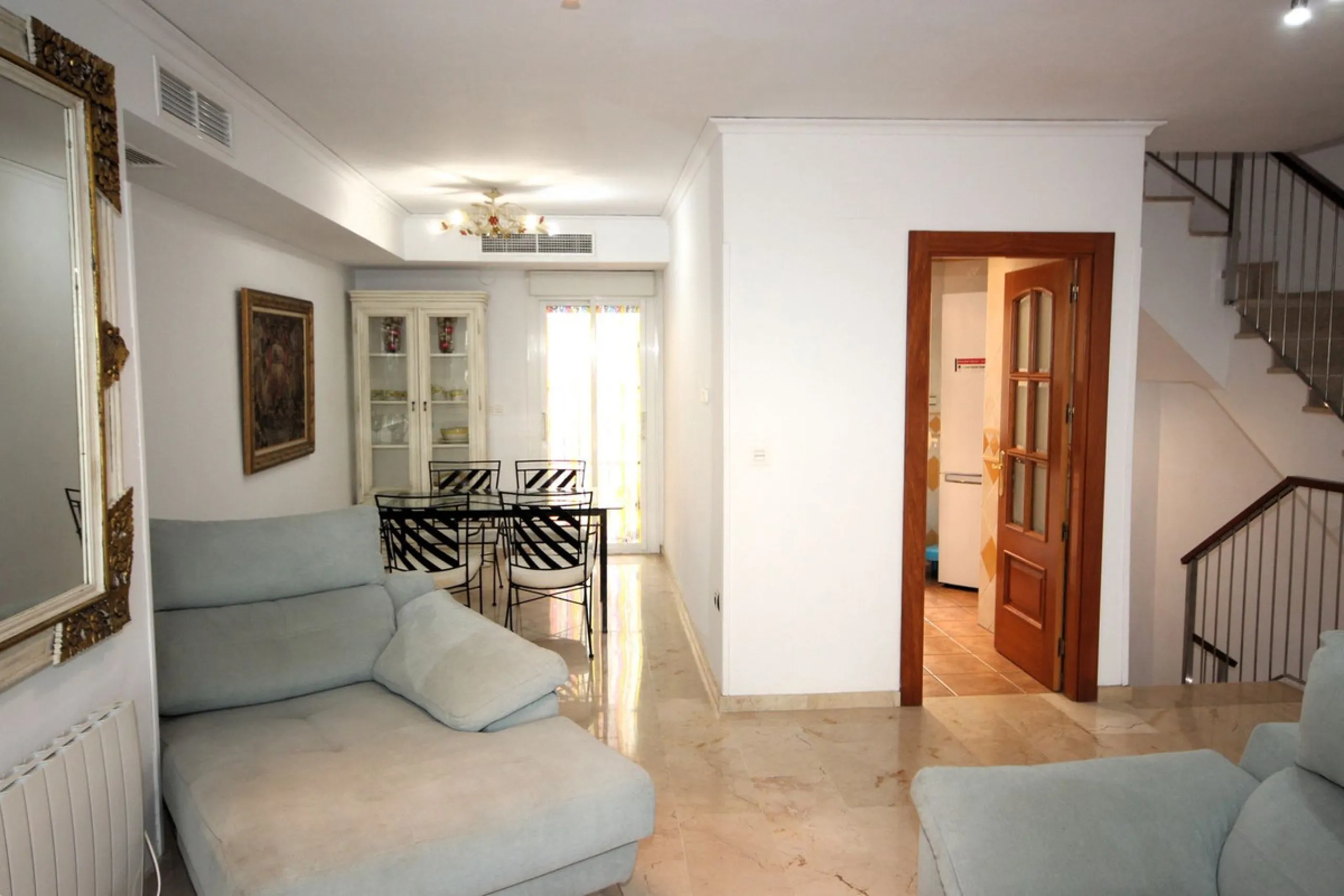 House - Townhouse в продаже в Marbella, Málaga. В доме 3 спален и 3 ванных комнат. Площадь дома 219 м²