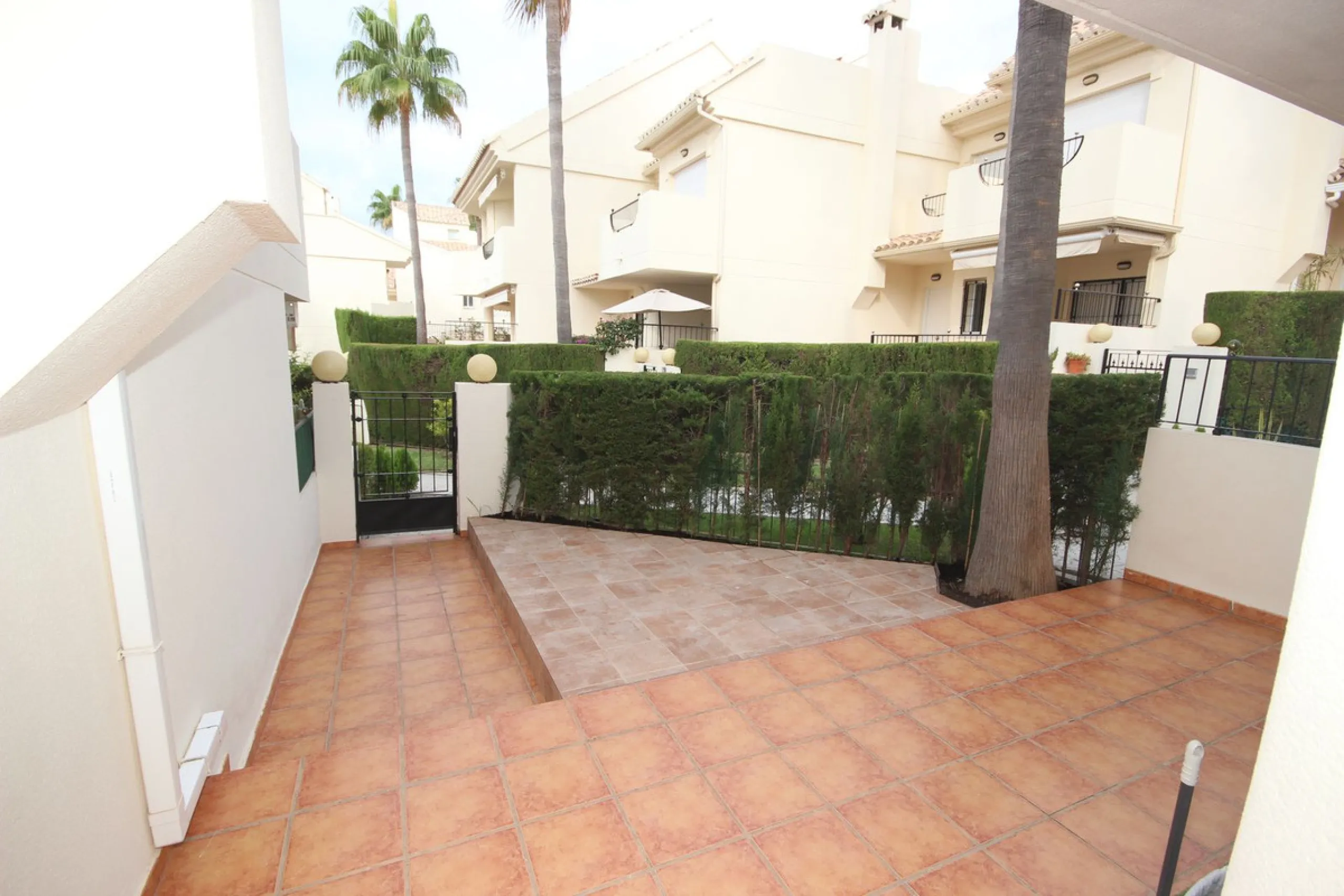 House - Townhouse в продаже в Marbella, Málaga. В доме 3 спален и 3 ванных комнат. Площадь дома 219 м²