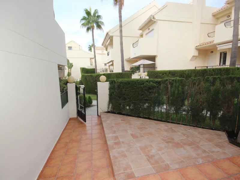 House - Townhouse в продаже в Marbella, Málaga. В доме 3 спален и 3 ванных комнат. Площадь дома 219 м²
