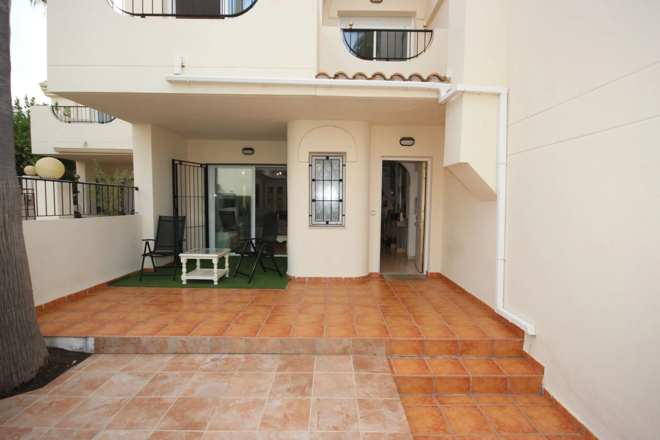 House - Townhouse в продаже в Marbella, Málaga. В доме 3 спален и 3 ванных комнат. Площадь дома 219 м²