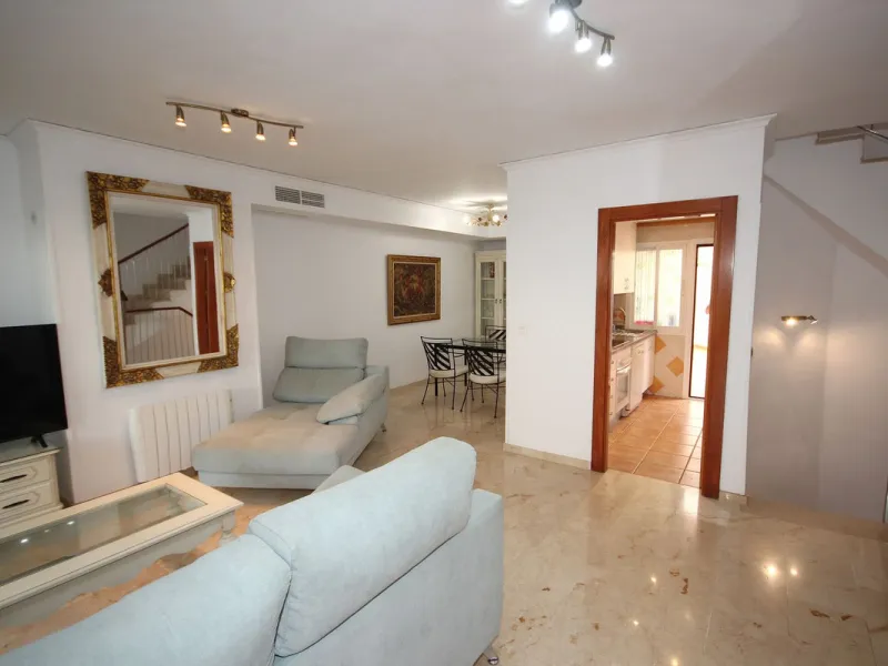 House - Townhouse в продаже в Marbella, Málaga. В доме 3 спален и 3 ванных комнат. Площадь дома 219 м²