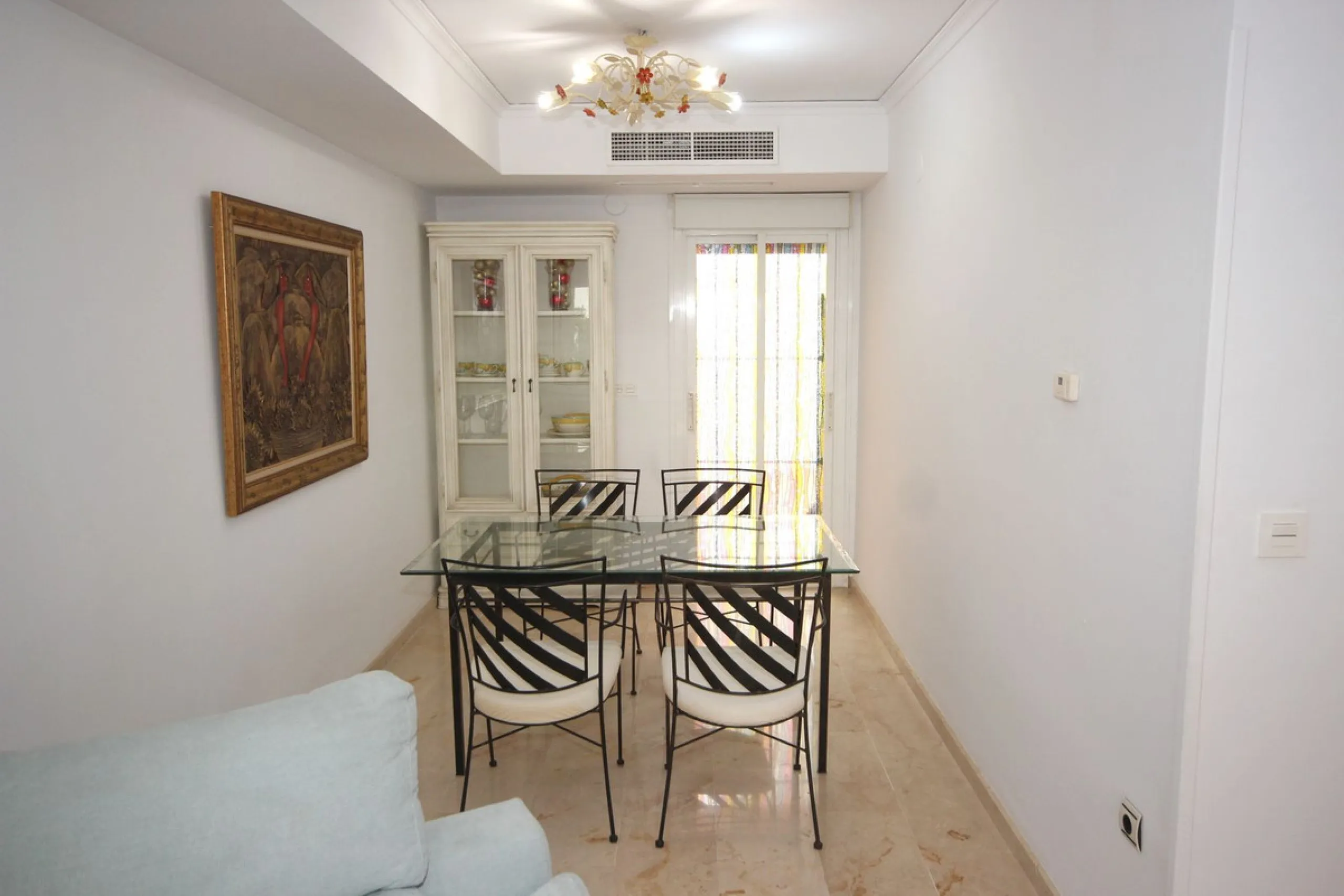 House - Townhouse в продаже в Marbella, Málaga. В доме 3 спален и 3 ванных комнат. Площадь дома 219 м²