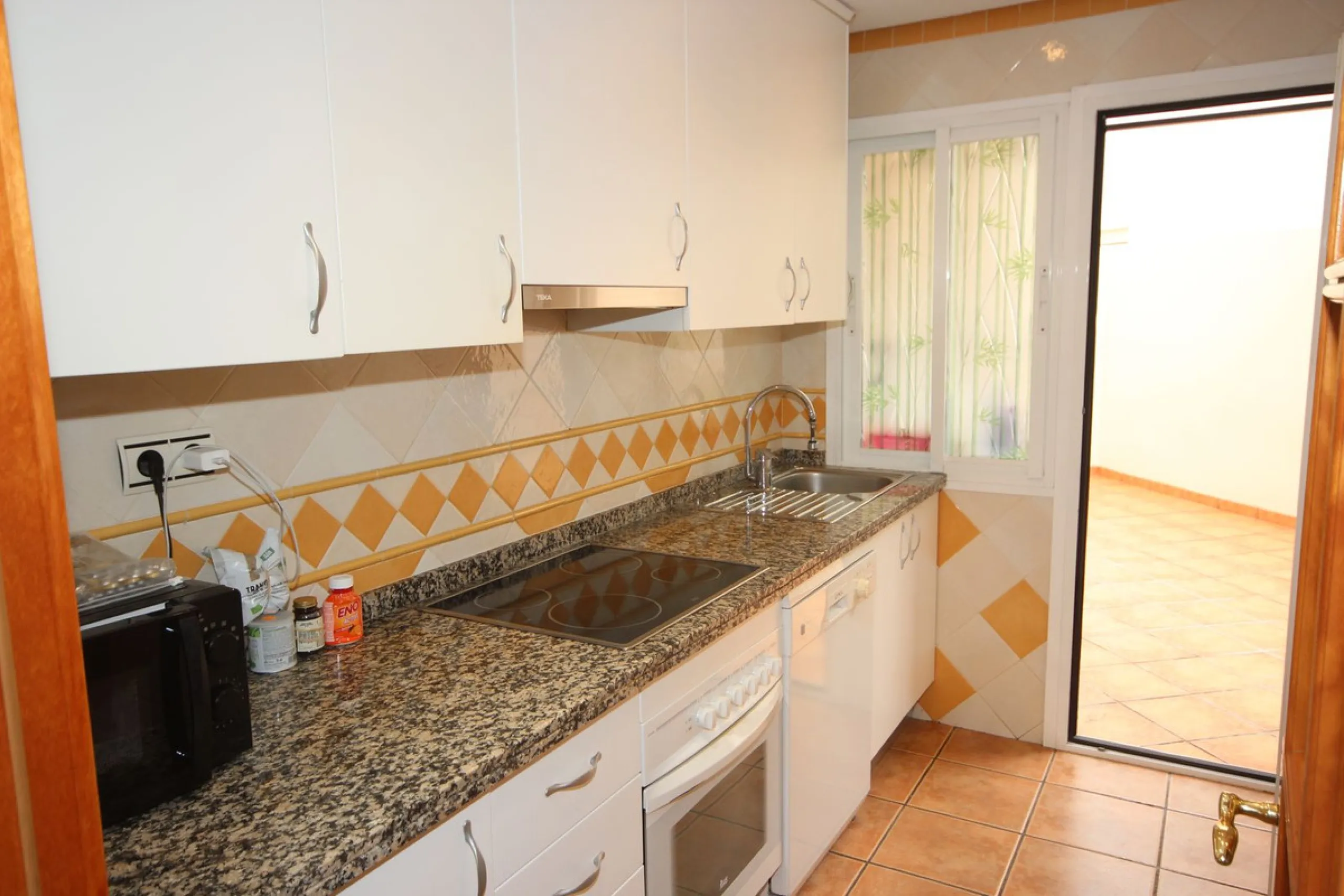 House - Townhouse в продаже в Marbella, Málaga. В доме 3 спален и 3 ванных комнат. Площадь дома 219 м²