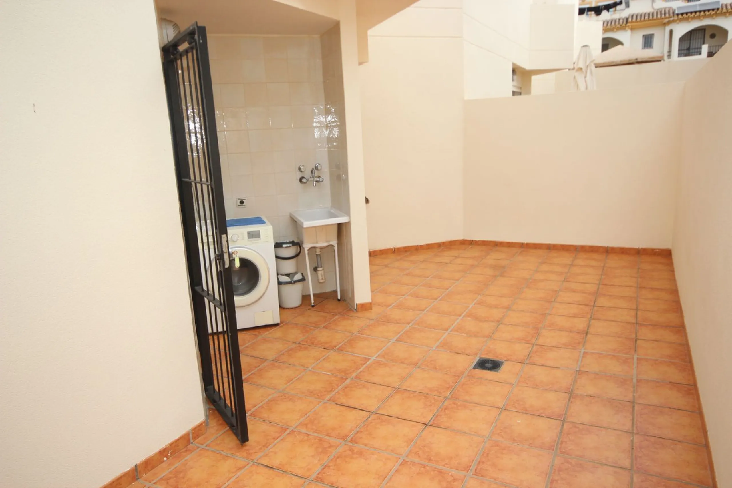 House - Townhouse в продаже в Marbella, Málaga. В доме 3 спален и 3 ванных комнат. Площадь дома 219 м²