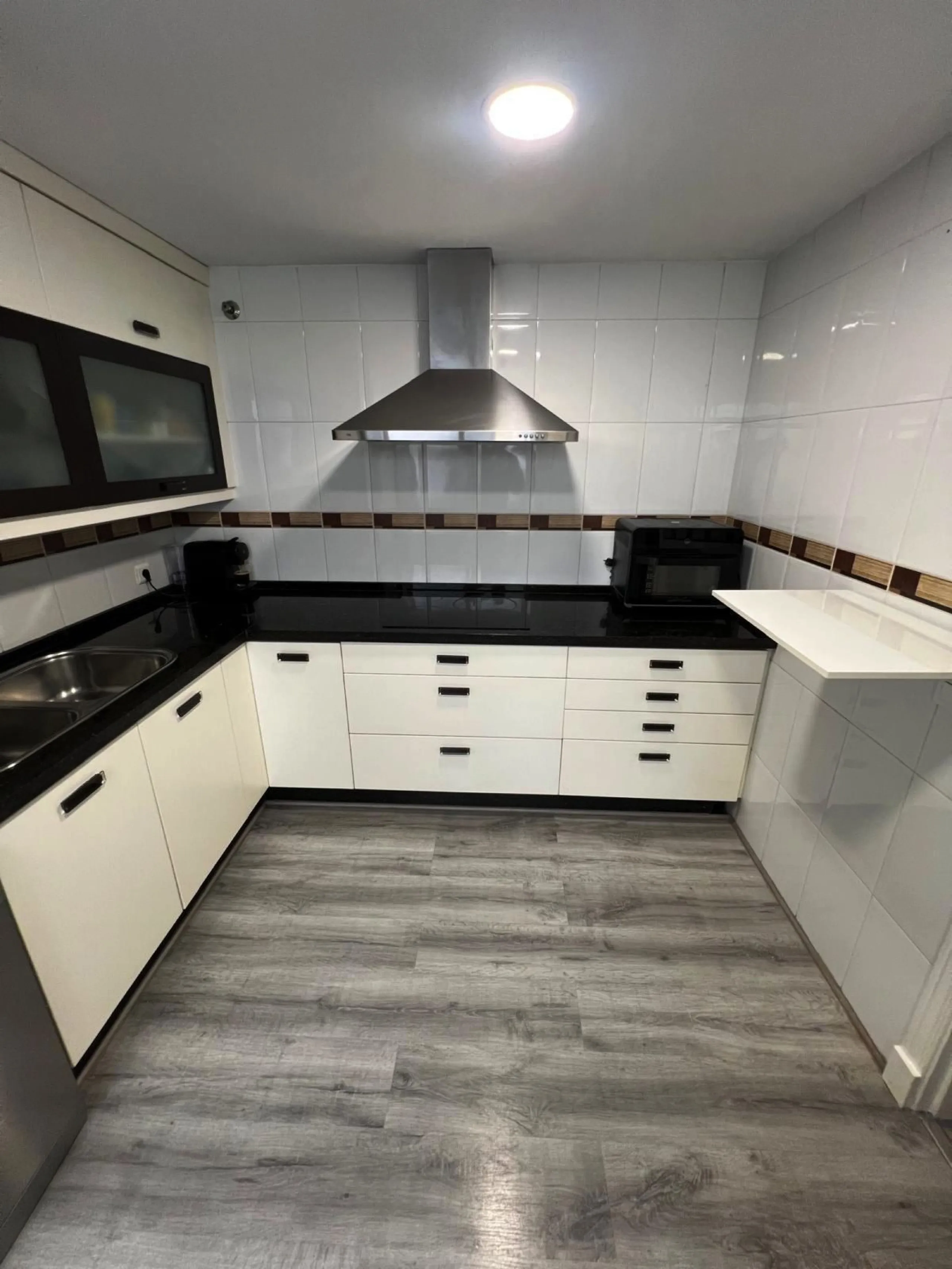 Bright 2-Bedroom Apartment with Terrace, Garage & Storage – Huerta Nueva, Estepona