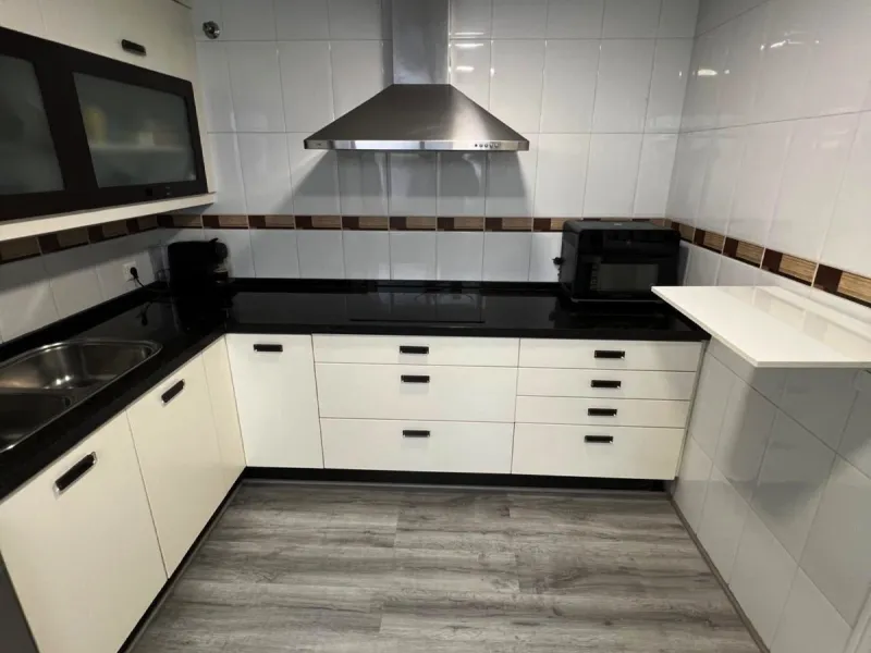 Bright 2-Bedroom Apartment with Terrace, Garage & Storage – Huerta Nueva, Estepona