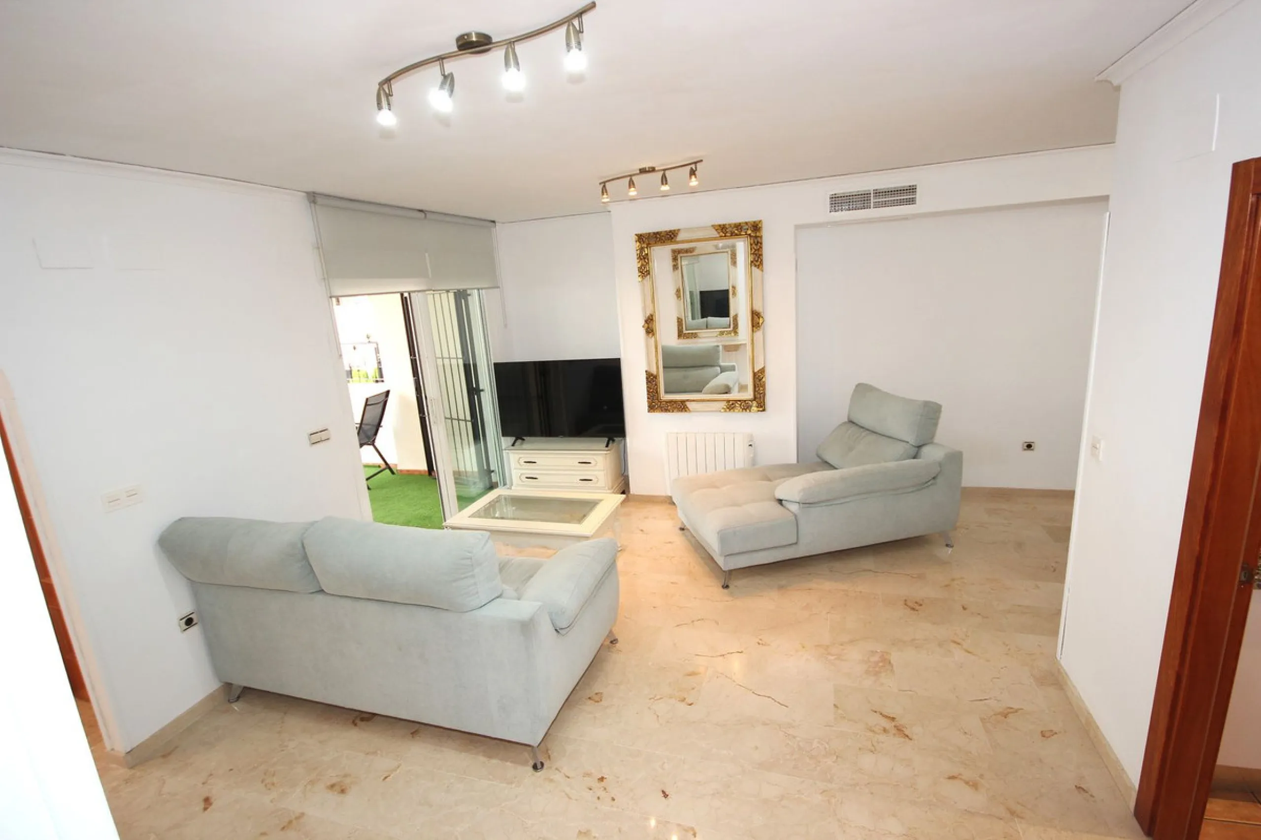 House - Townhouse в продаже в Marbella, Málaga. В доме 3 спален и 3 ванных комнат. Площадь дома 219 м²