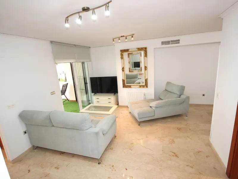 House - Townhouse в продаже в Marbella, Málaga. В доме 3 спален и 3 ванных комнат. Площадь дома 219 м²