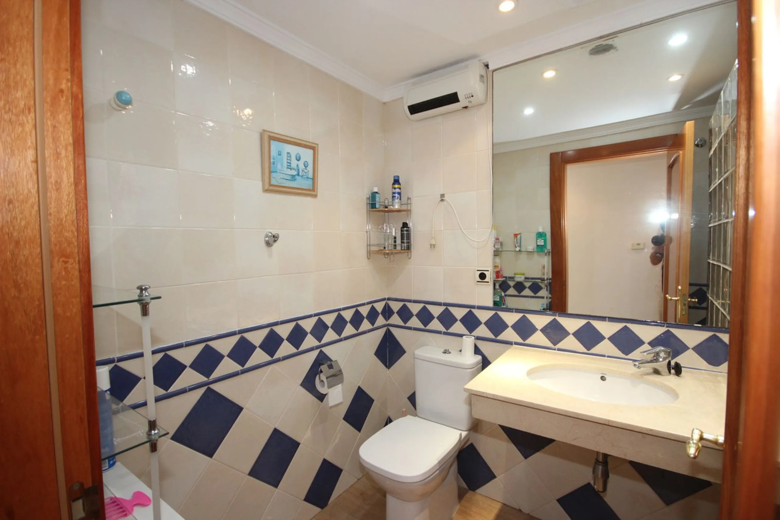 House - Townhouse в продаже в Marbella, Málaga. В доме 3 спален и 3 ванных комнат. Площадь дома 219 м²