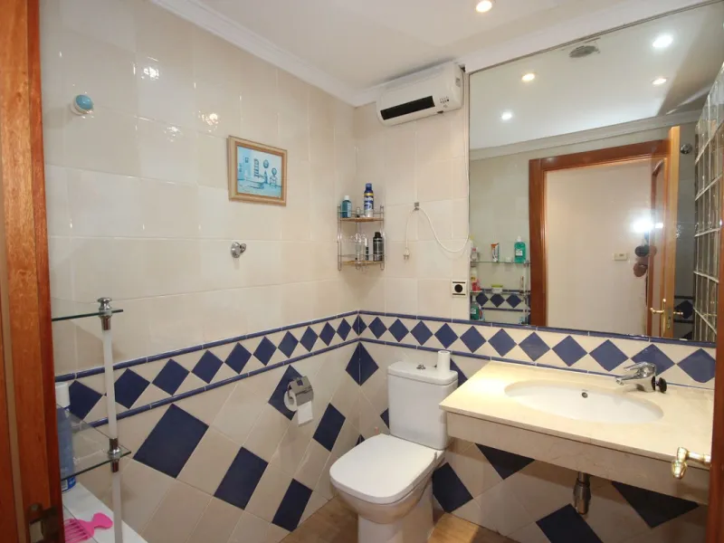 House - Townhouse в продаже в Marbella, Málaga. В доме 3 спален и 3 ванных комнат. Площадь дома 219 м²