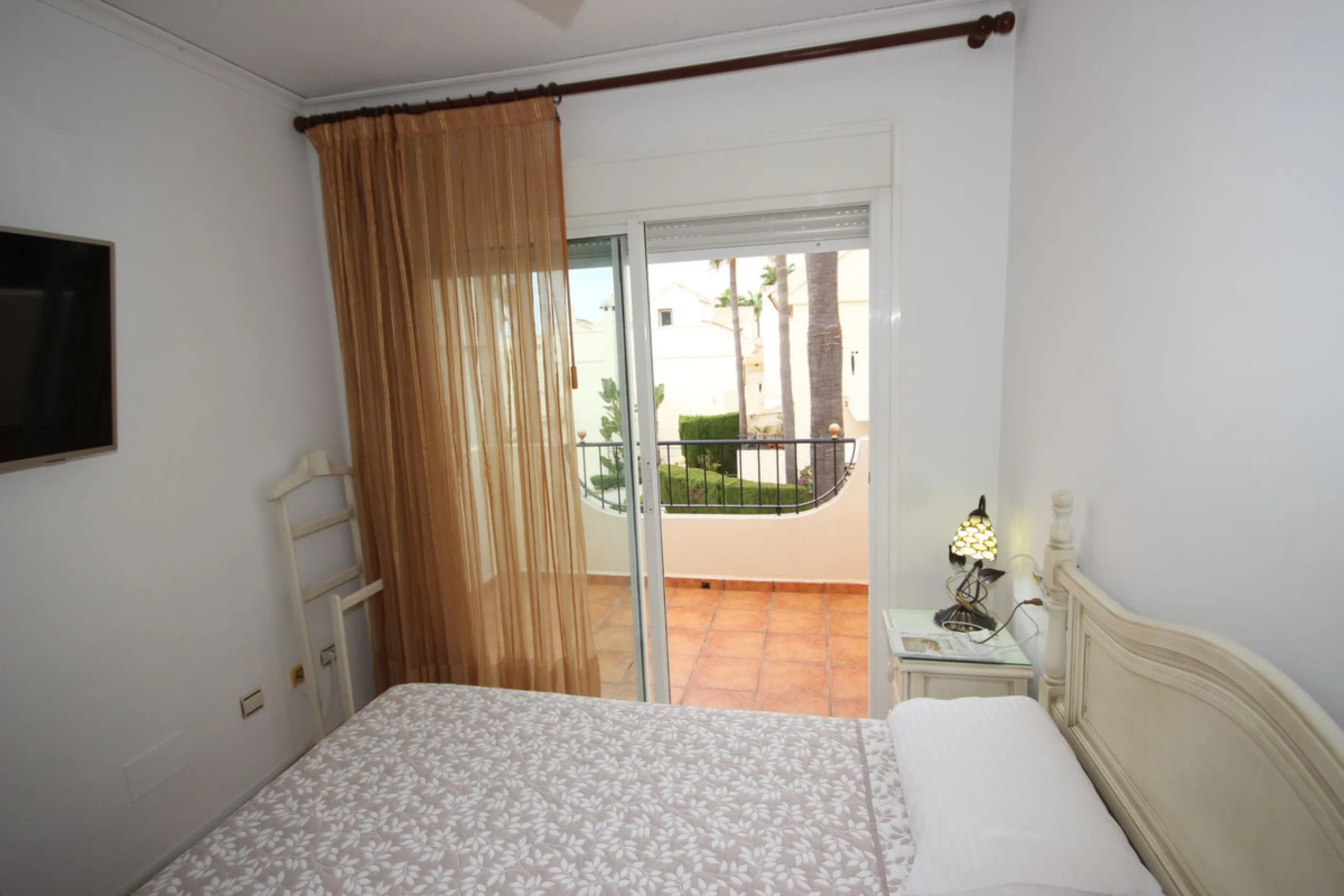 House - Townhouse в продаже в Marbella, Málaga. В доме 3 спален и 3 ванных комнат. Площадь дома 219 м²