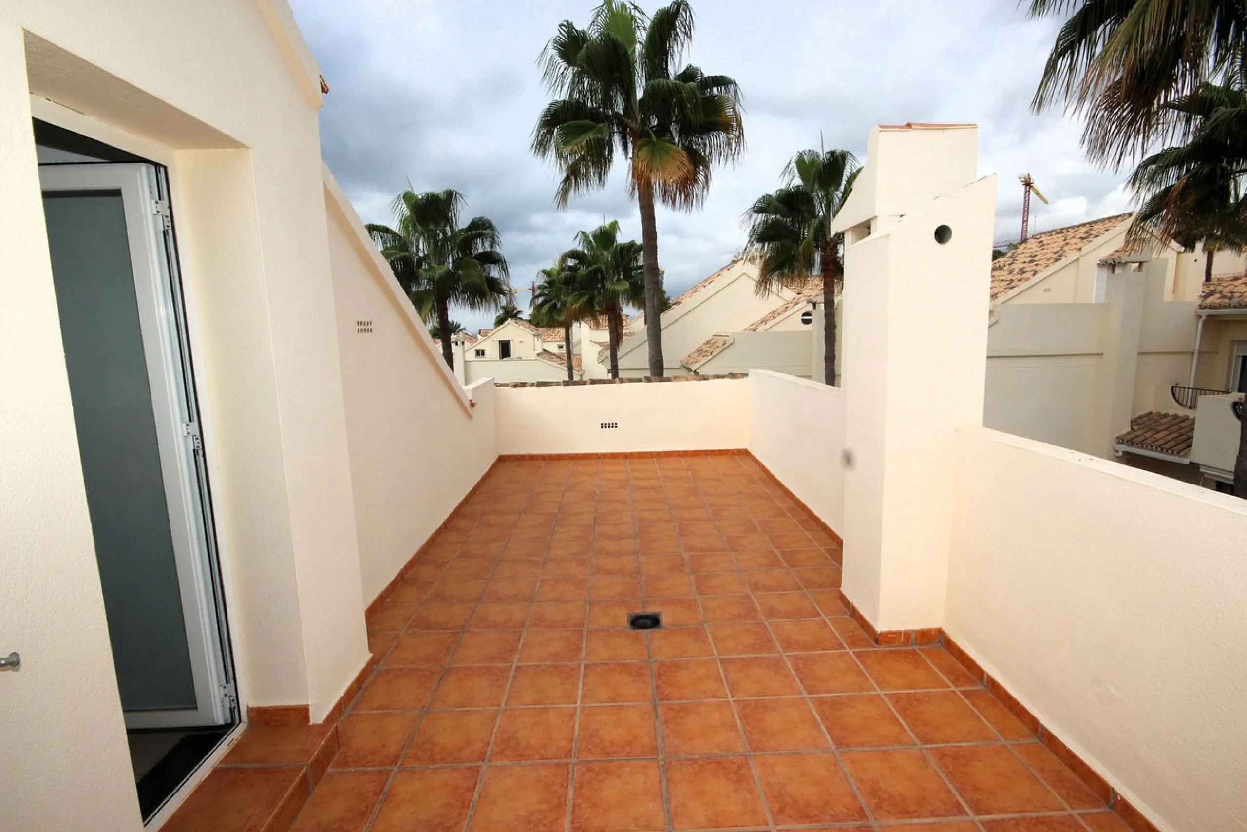 House - Townhouse в продаже в Marbella, Málaga. В доме 3 спален и 3 ванных комнат. Площадь дома 219 м²