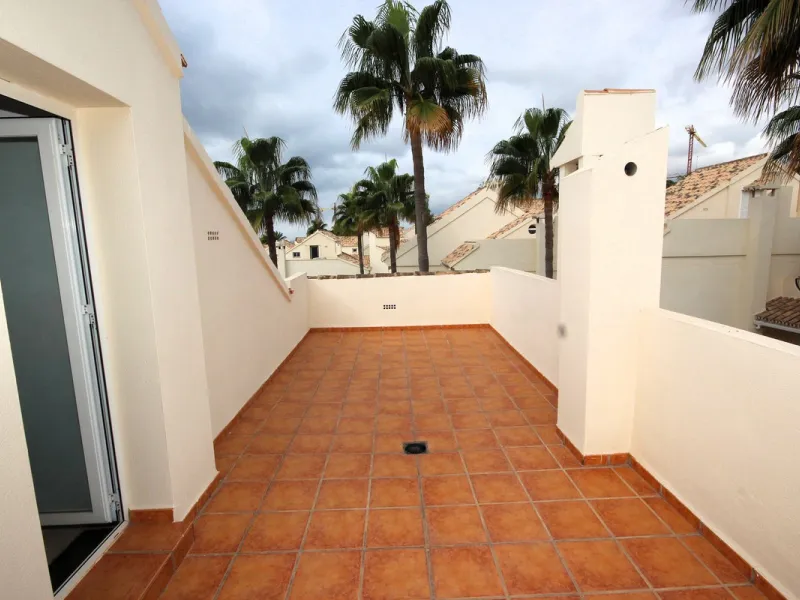 House - Townhouse в продаже в Marbella, Málaga. В доме 3 спален и 3 ванных комнат. Площадь дома 219 м²