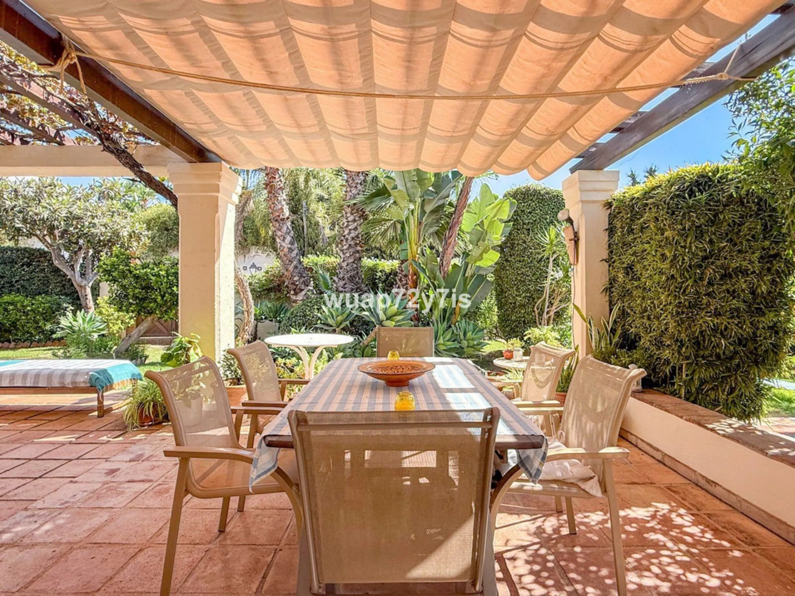 House - Detached Villa в продаже в Marbella, Málaga. В доме 2 спален и 2 ванных комнат. Площадь дома 97 м². Площадь участка 548 м²