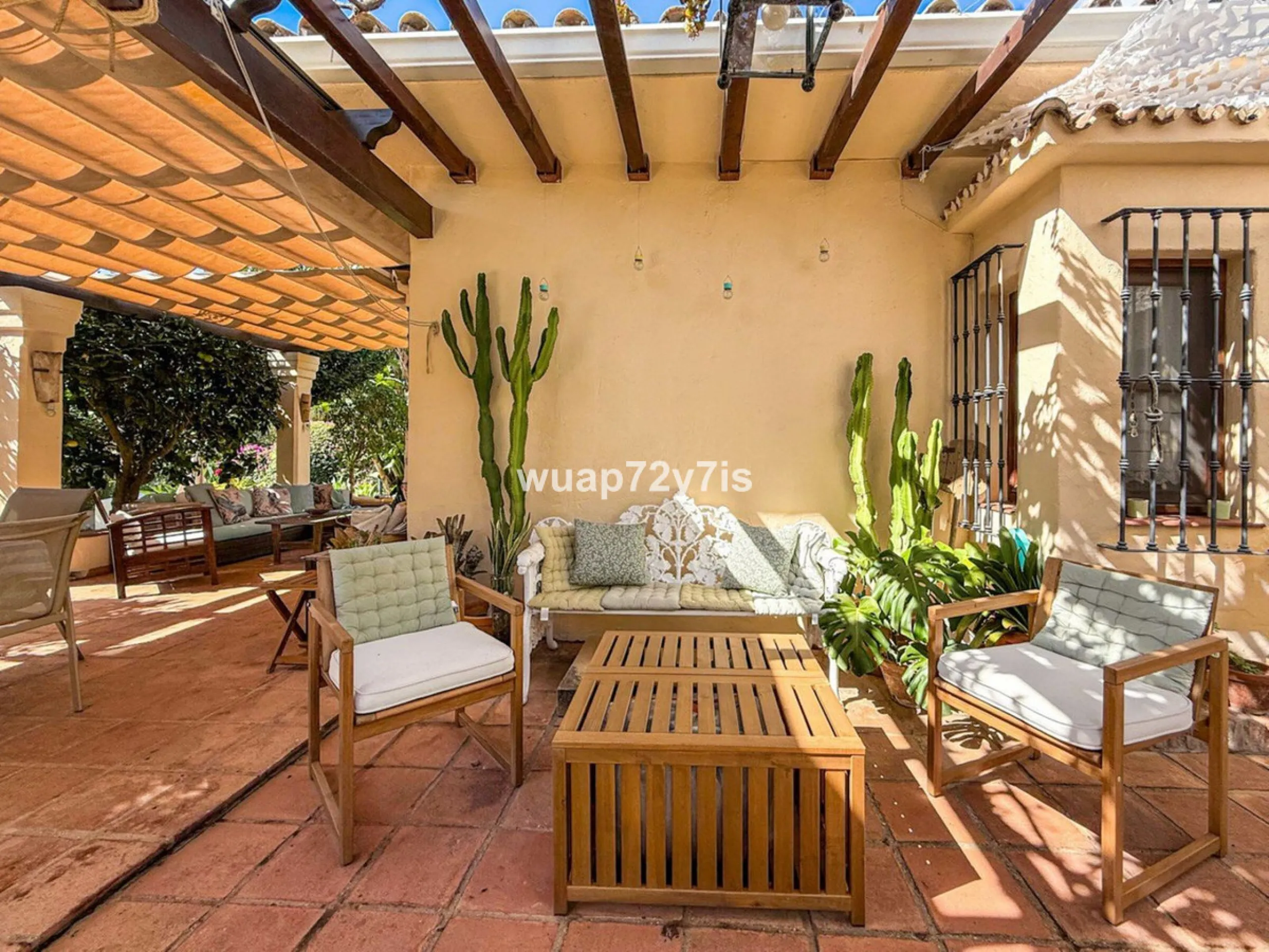 House - Detached Villa в продаже в Marbella, Málaga. В доме 2 спален и 2 ванных комнат. Площадь дома 97 м². Площадь участка 548 м²