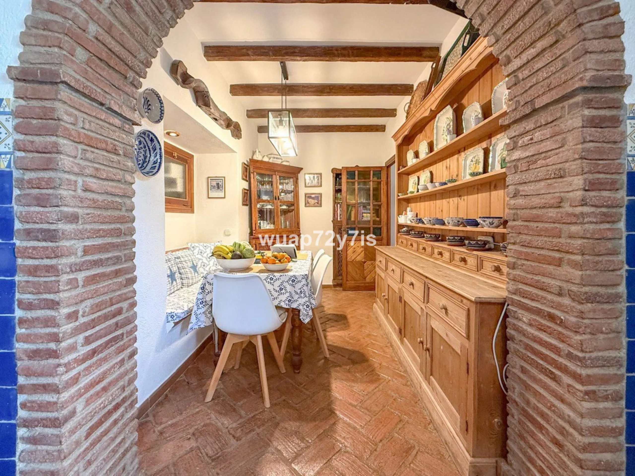 House - Detached Villa в продаже в Marbella, Málaga. В доме 2 спален и 2 ванных комнат. Площадь дома 97 м². Площадь участка 548 м²