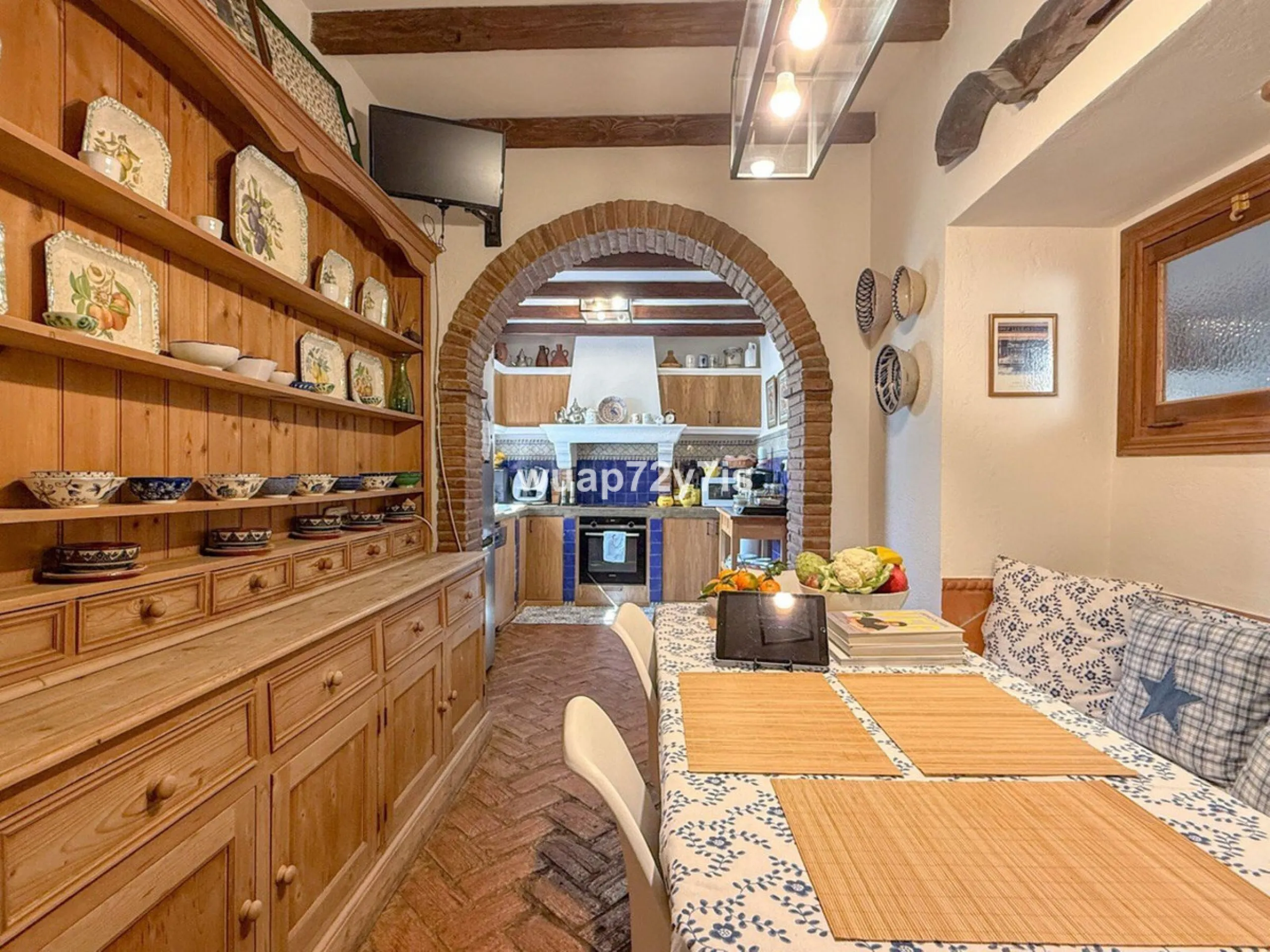 House - Detached Villa в продаже в Marbella, Málaga. В доме 2 спален и 2 ванных комнат. Площадь дома 97 м². Площадь участка 548 м²