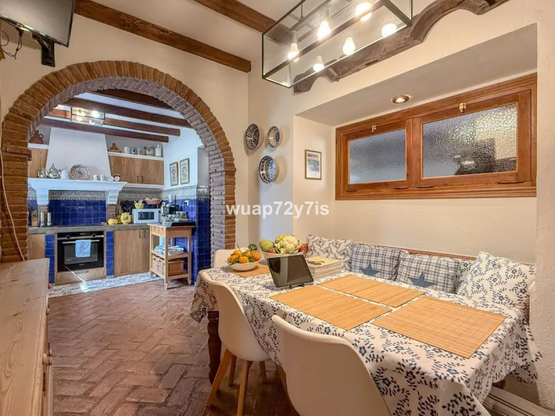 House - Detached Villa в продаже в Marbella, Málaga. В доме 2 спален и 2 ванных комнат. Площадь дома 97 м². Площадь участка 548 м²