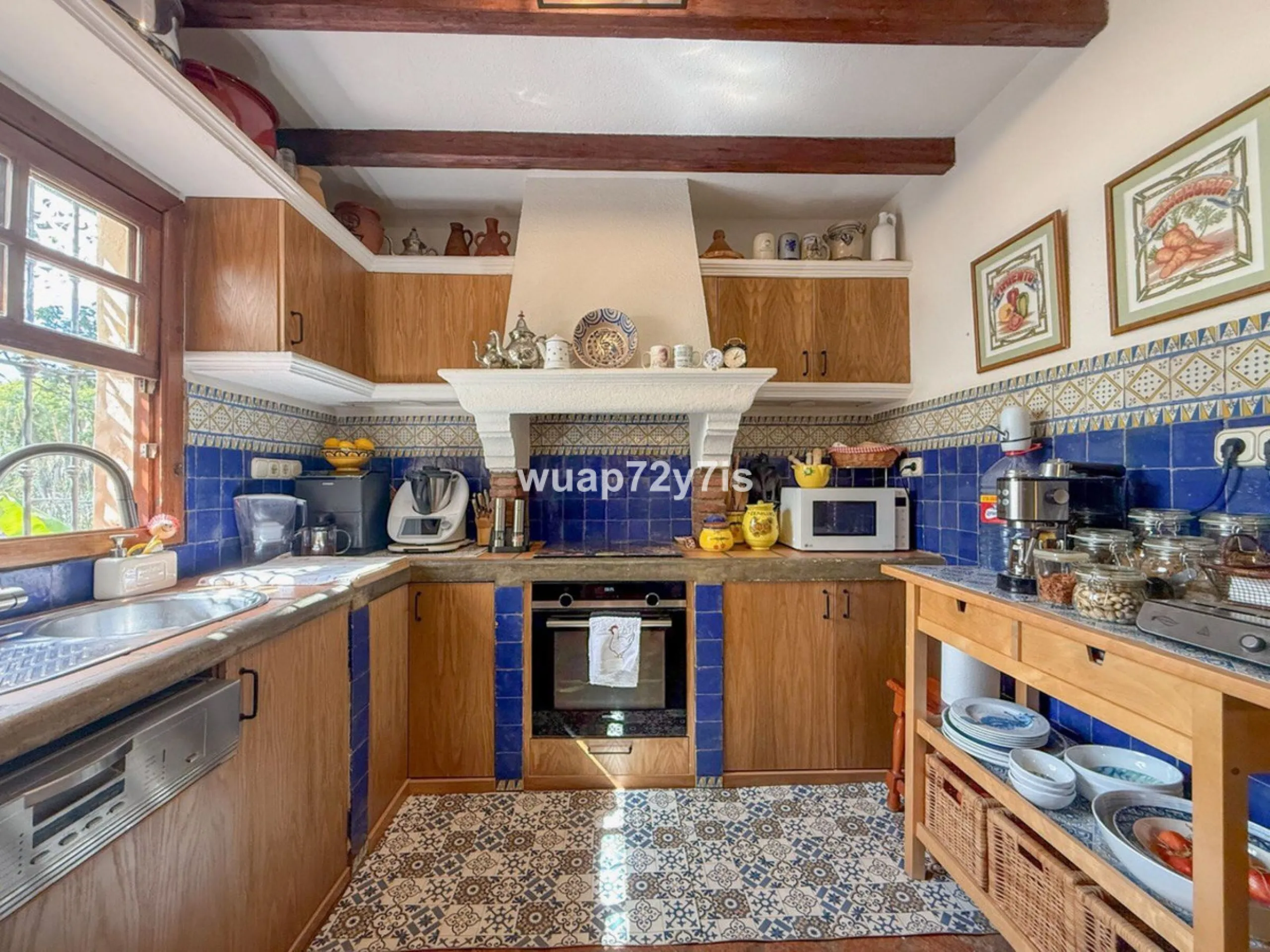 House - Detached Villa в продаже в Marbella, Málaga. В доме 2 спален и 2 ванных комнат. Площадь дома 97 м². Площадь участка 548 м²