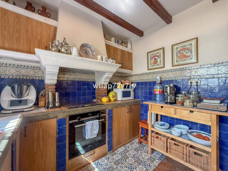 House - Detached Villa в продаже в Marbella, Málaga. В доме 2 спален и 2 ванных комнат. Площадь дома 97 м². Площадь участка 548 м²