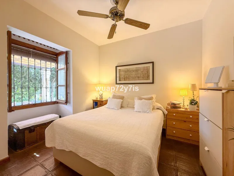 House - Detached Villa в продаже в Marbella, Málaga. В доме 2 спален и 2 ванных комнат. Площадь дома 97 м². Площадь участка 548 м²