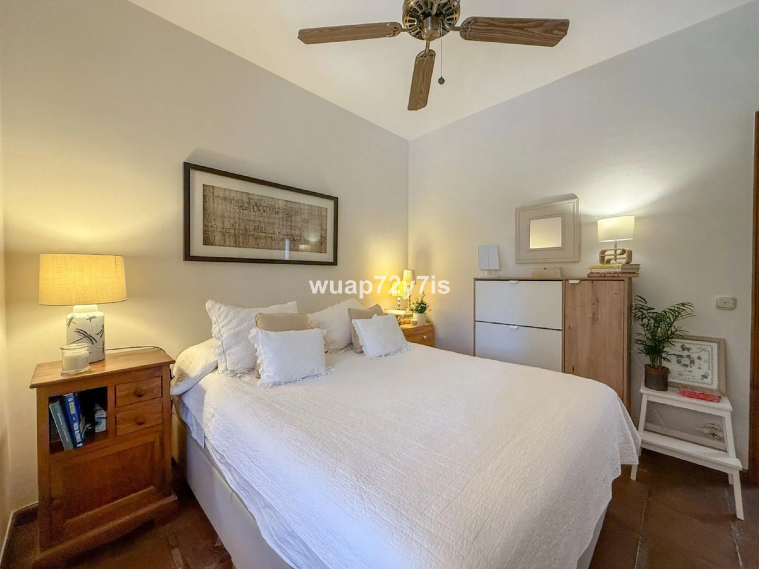 House - Detached Villa в продаже в Marbella, Málaga. В доме 2 спален и 2 ванных комнат. Площадь дома 97 м². Площадь участка 548 м²