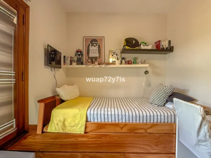 House - Detached Villa в продаже в Marbella, Málaga. В доме 2 спален и 2 ванных комнат. Площадь дома 97 м². Площадь участка 548 м²
