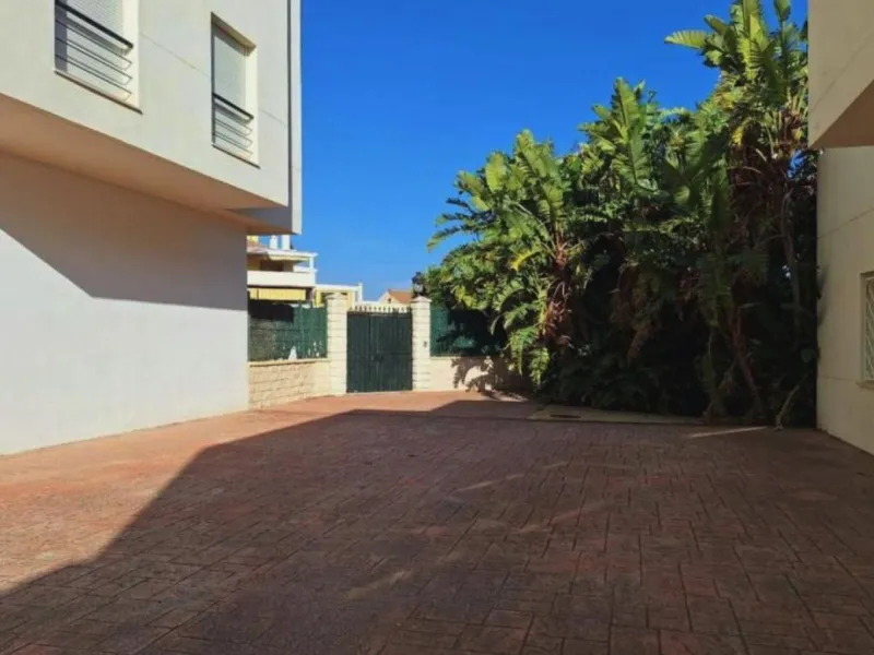 Bright 2-Bedroom Apartment with Terrace, Garage & Storage – Huerta Nueva, Estepona