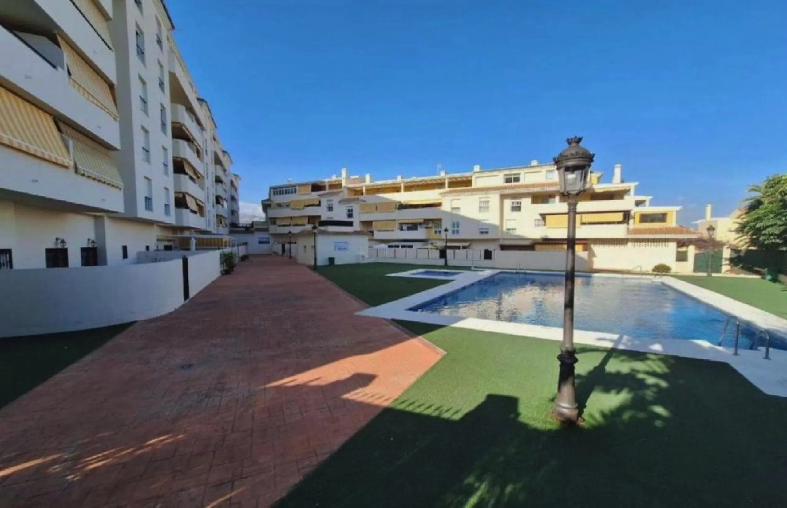 Bright 2-Bedroom Apartment with Terrace, Garage & Storage – Huerta Nueva, Estepona