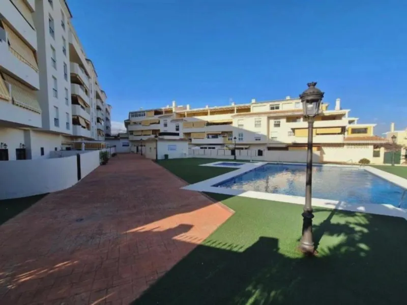 Bright 2-Bedroom Apartment with Terrace, Garage & Storage – Huerta Nueva, Estepona