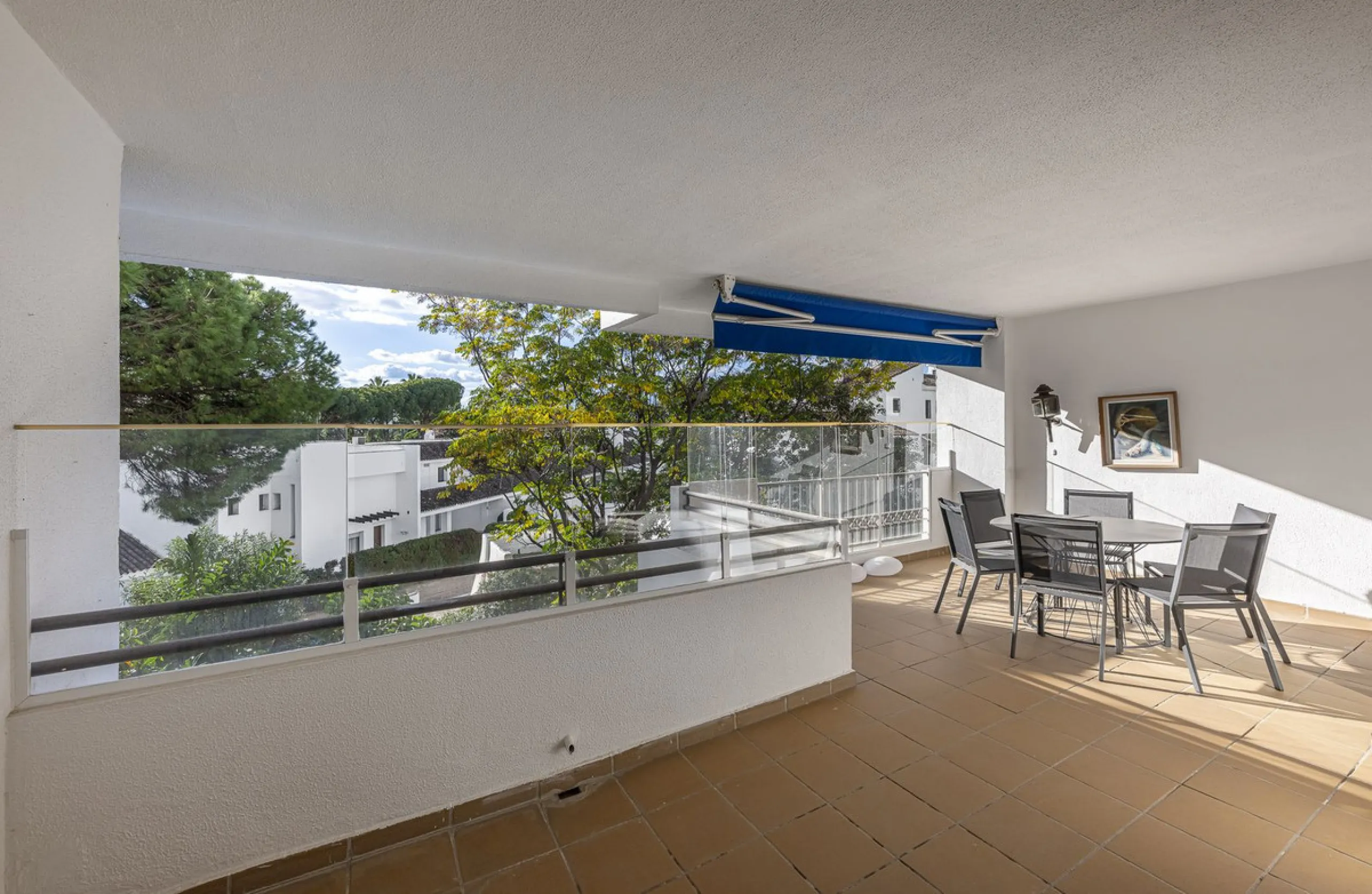 Two-bedroom, two-bathroom flat with a spacious living/dining room opening onto a large terrace. Kitchen plus utility room. One parking space included in the price.