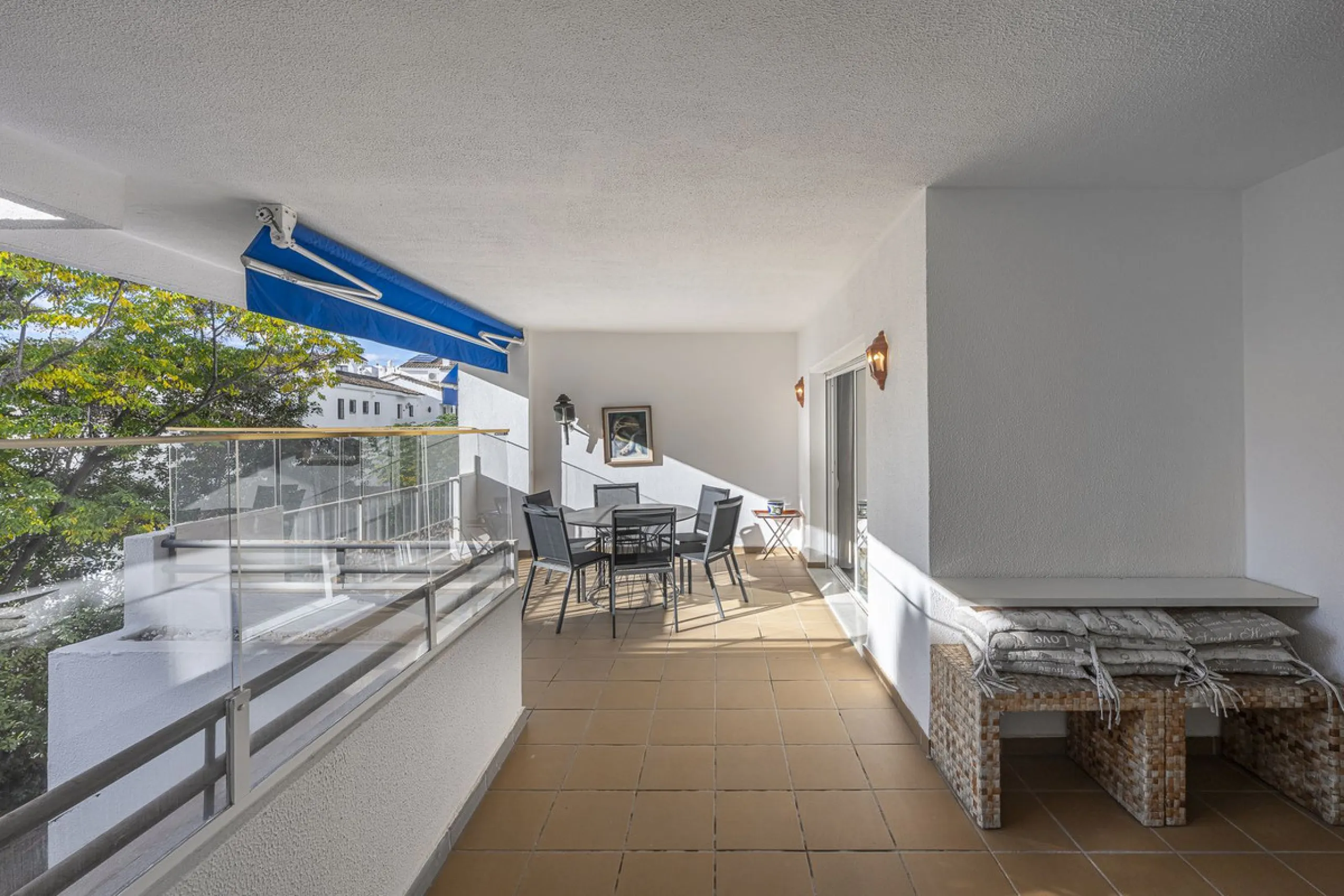 Two-bedroom, two-bathroom flat with a spacious living/dining room opening onto a large terrace. Kitchen plus utility room. One parking space included in the price.