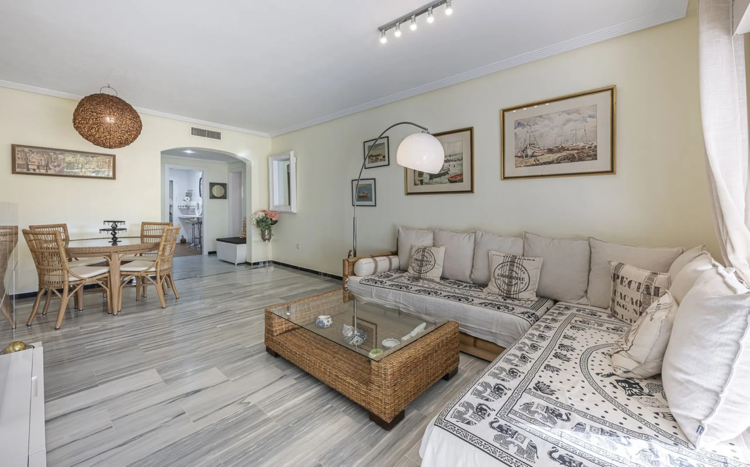 Two-bedroom, two-bathroom flat with a spacious living/dining room opening onto a large terrace. Kitchen plus utility room. One parking space included in the price.