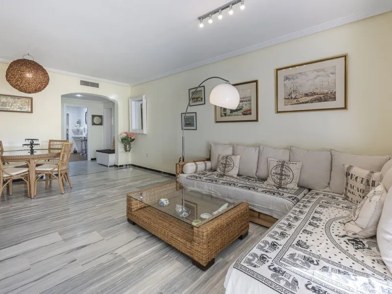 Two-bedroom, two-bathroom flat with a spacious living/dining room opening onto a large terrace. Kitchen plus utility room. One parking space included in the price.