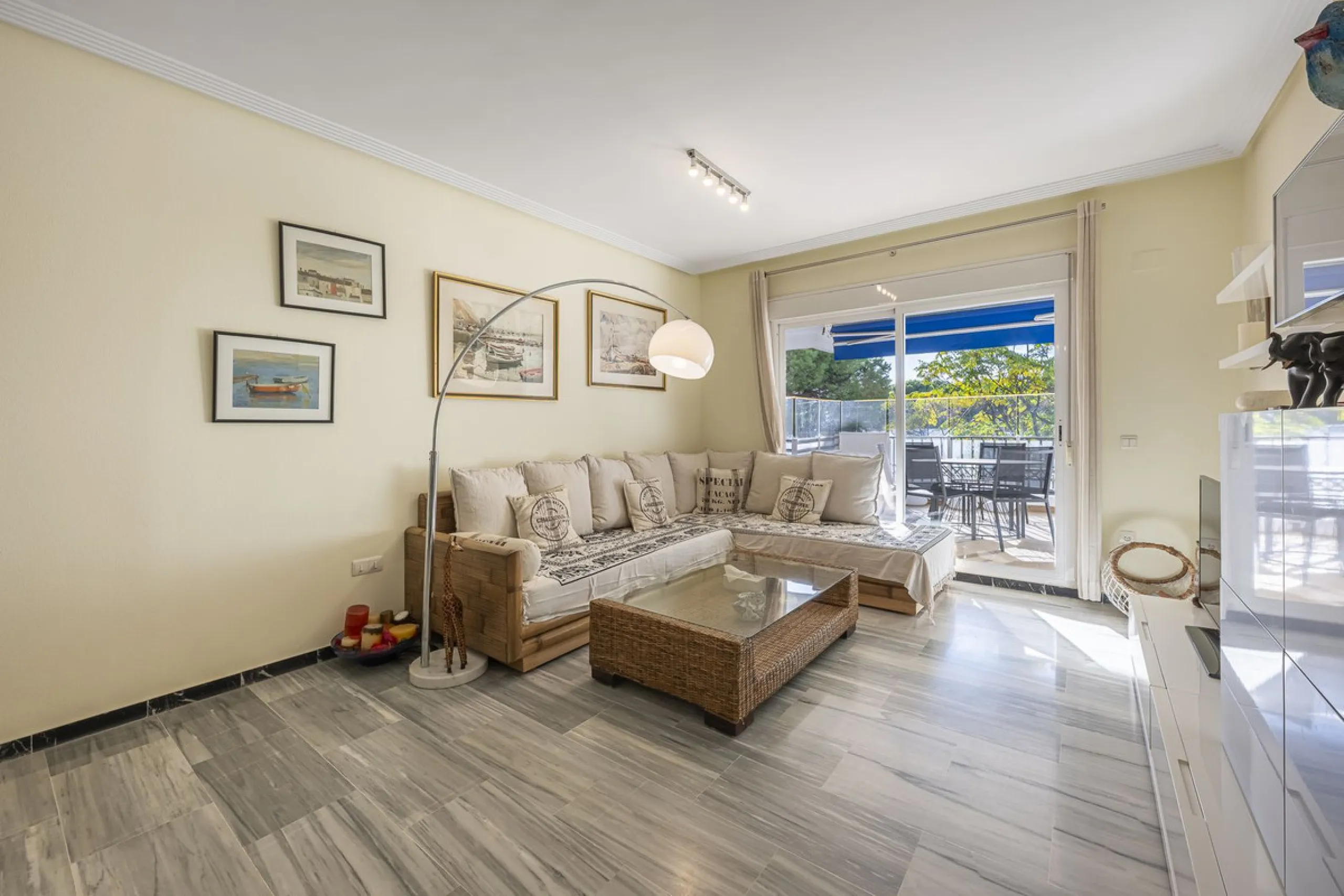 Two-bedroom, two-bathroom flat with a spacious living/dining room opening onto a large terrace. Kitchen plus utility room. One parking space included in the price.