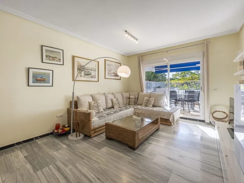Two-bedroom, two-bathroom flat with a spacious living/dining room opening onto a large terrace. Kitchen plus utility room. One parking space included in the price.