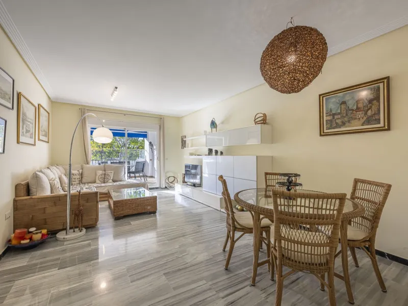 Two-bedroom, two-bathroom flat with a spacious living/dining room opening onto a large terrace. Kitchen plus utility room. One parking space included in the price.