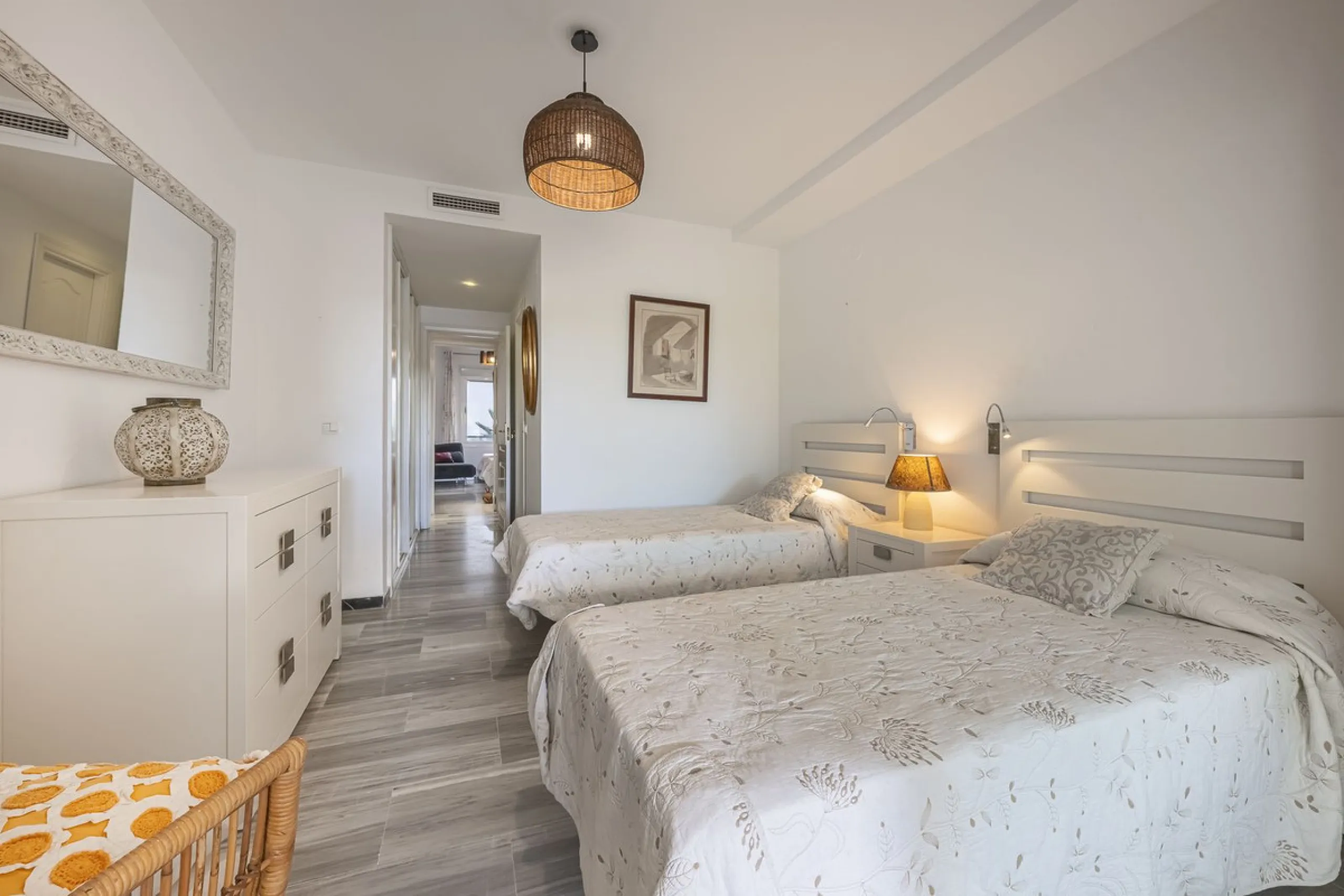 Two-bedroom, two-bathroom flat with a spacious living/dining room opening onto a large terrace. Kitchen plus utility room. One parking space included in the price.
