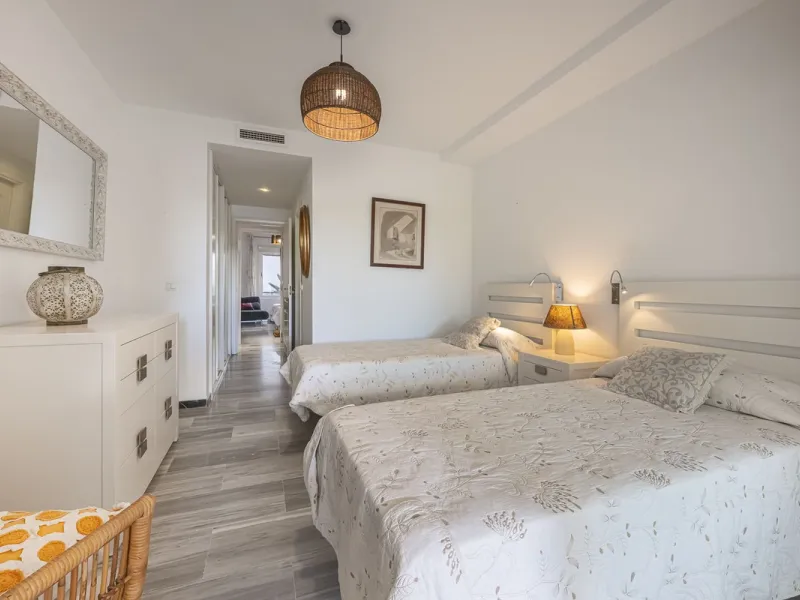 Two-bedroom, two-bathroom flat with a spacious living/dining room opening onto a large terrace. Kitchen plus utility room. One parking space included in the price.